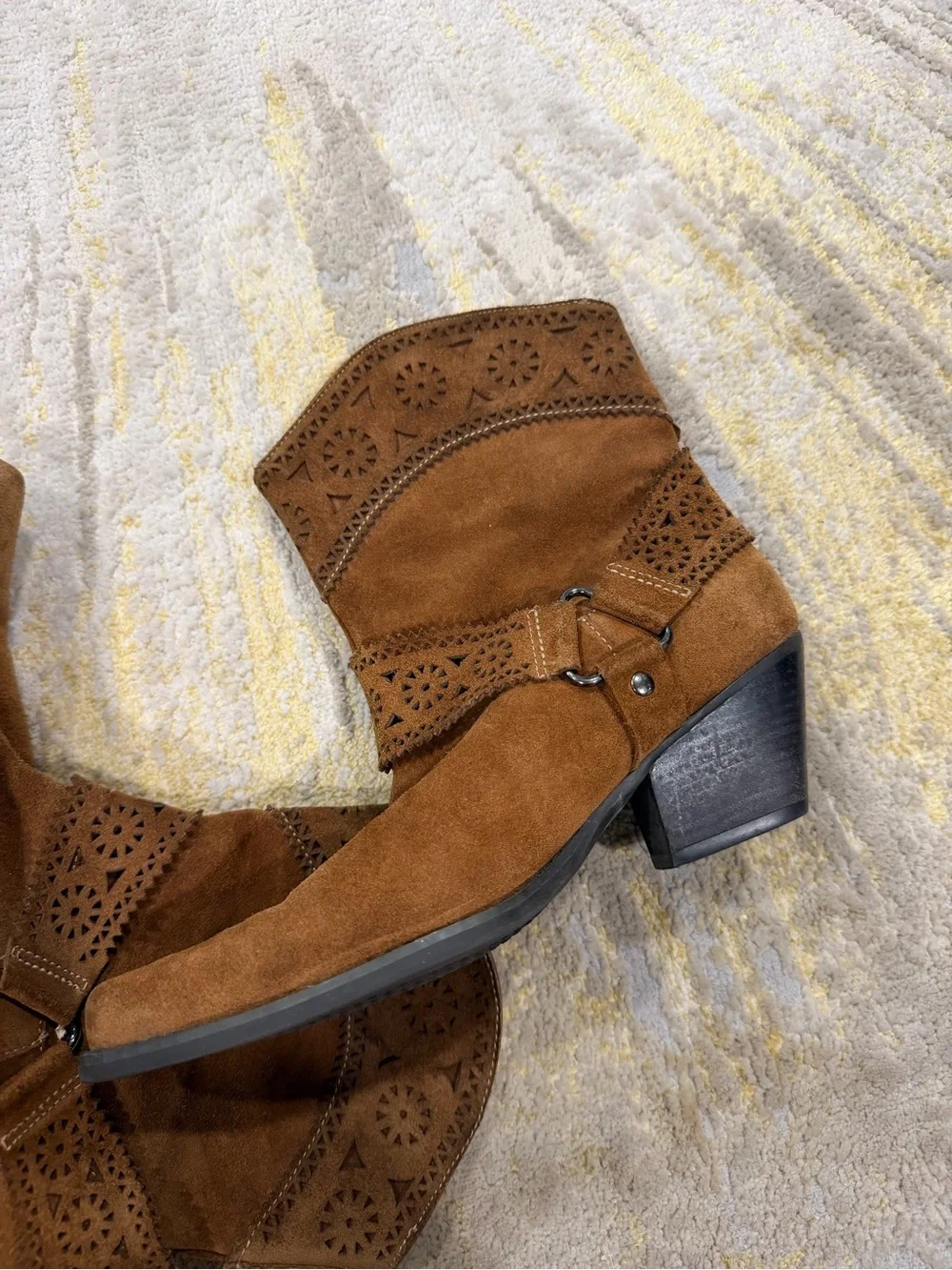 Me Too Vintage Brown Suede Western Ankle Boots Size 6.5 Pointed Toe Boho - Picture 2 of 8